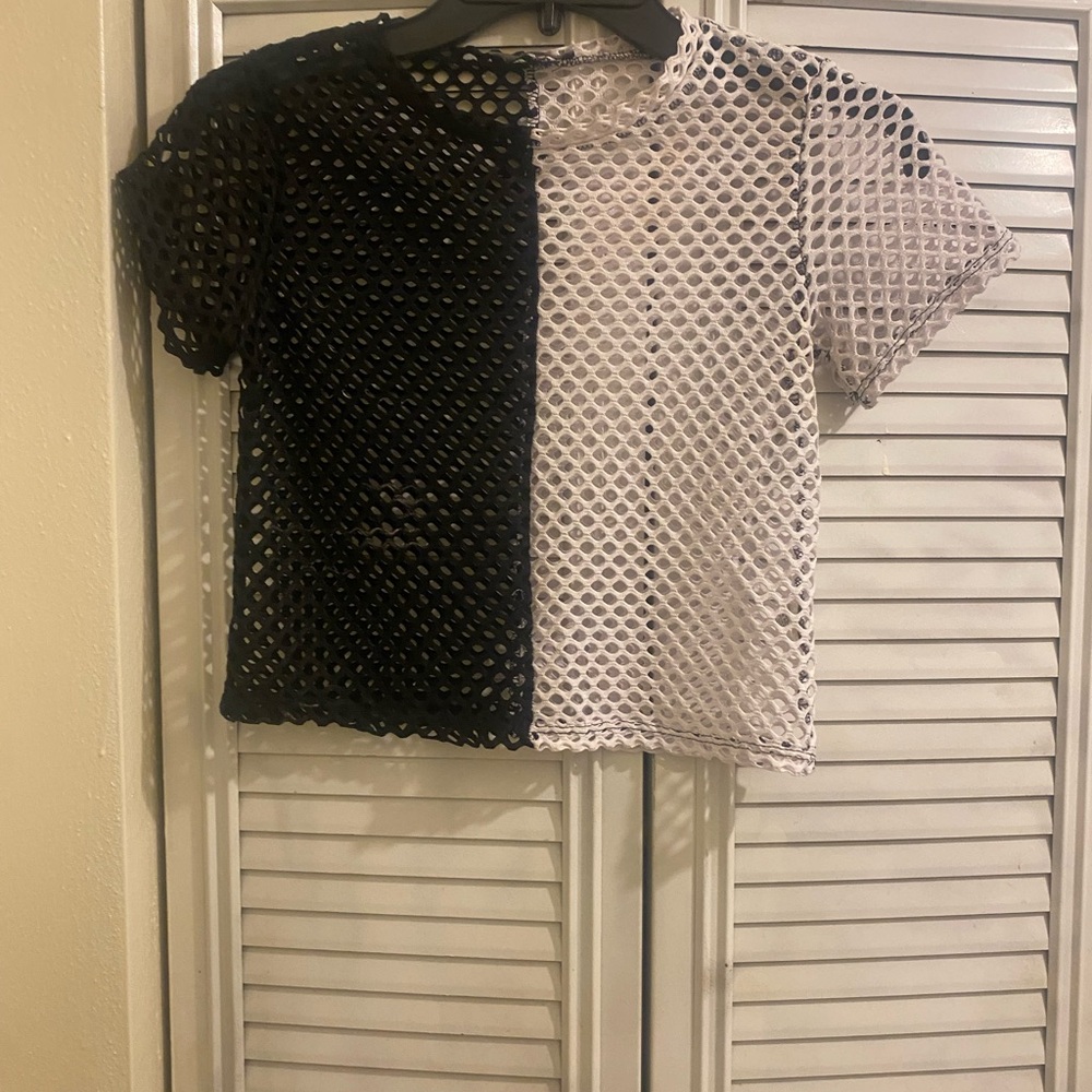 Chic Two-Tone Mesh Top - Picture 4 of 4
